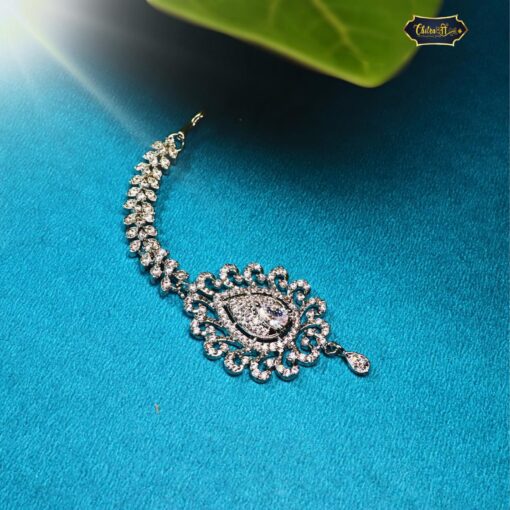 Floral Teardrop Mang Tika with elegant design, featuring a floral motif and dangling teardrop—ideal for festive and traditional Indian occasions.